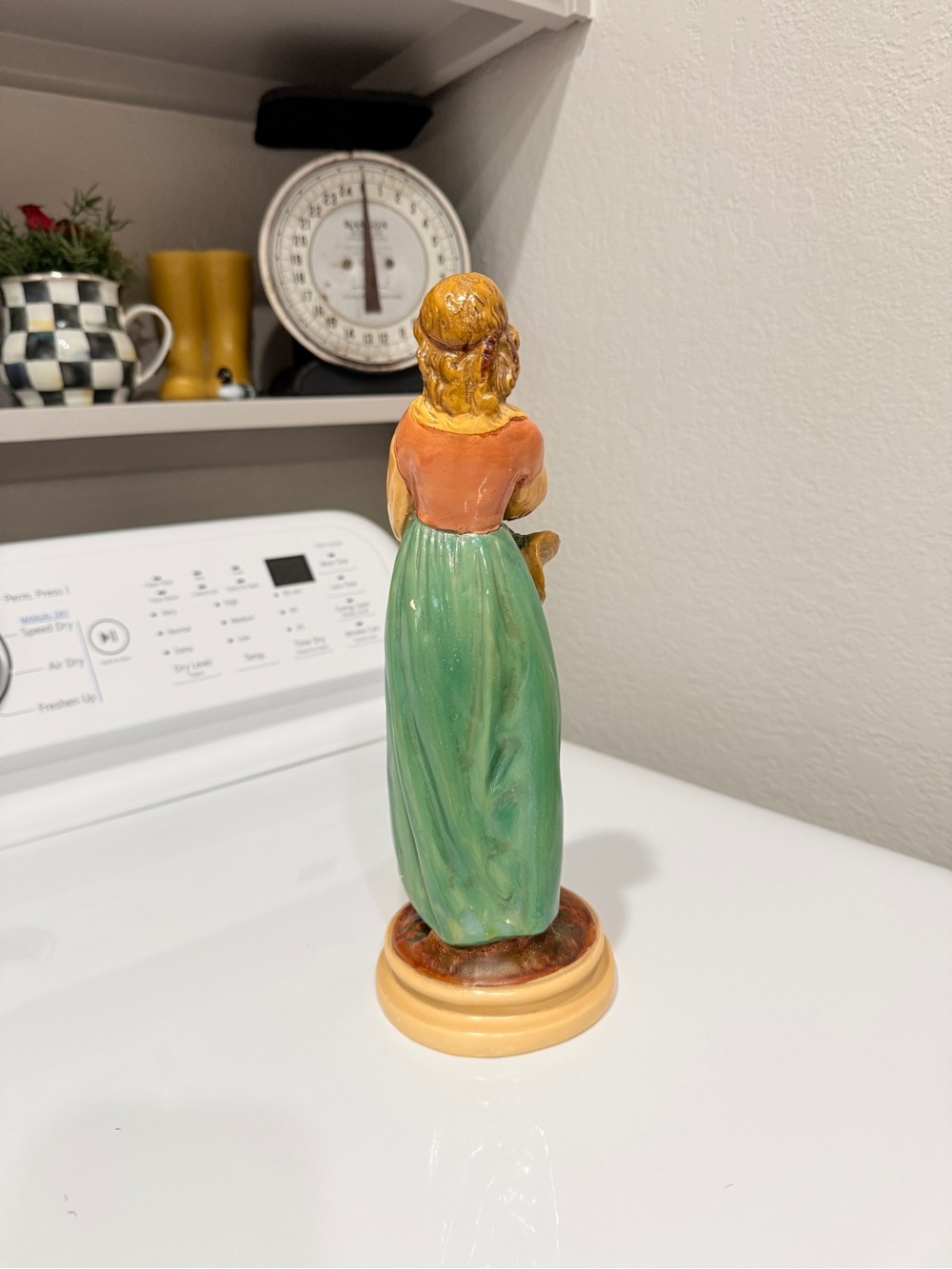 Vintage Italian Borghese Woman with Basket - Picture 11 of 16